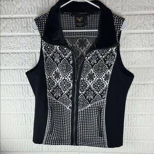 Wooly Bully WearBlack & White Patterned Zip-Front Sleeveless Vest